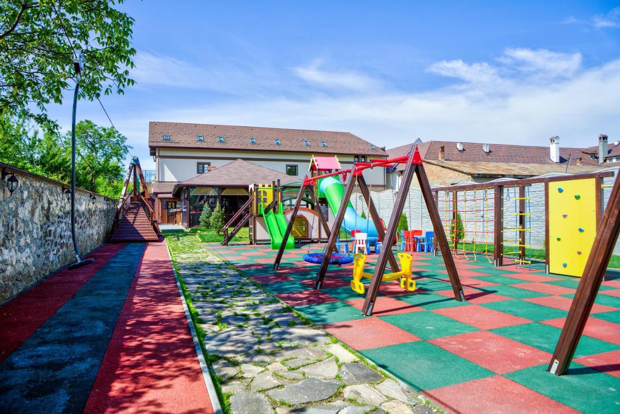 Conacul Ambient Hotel Cristian  Exterior foto