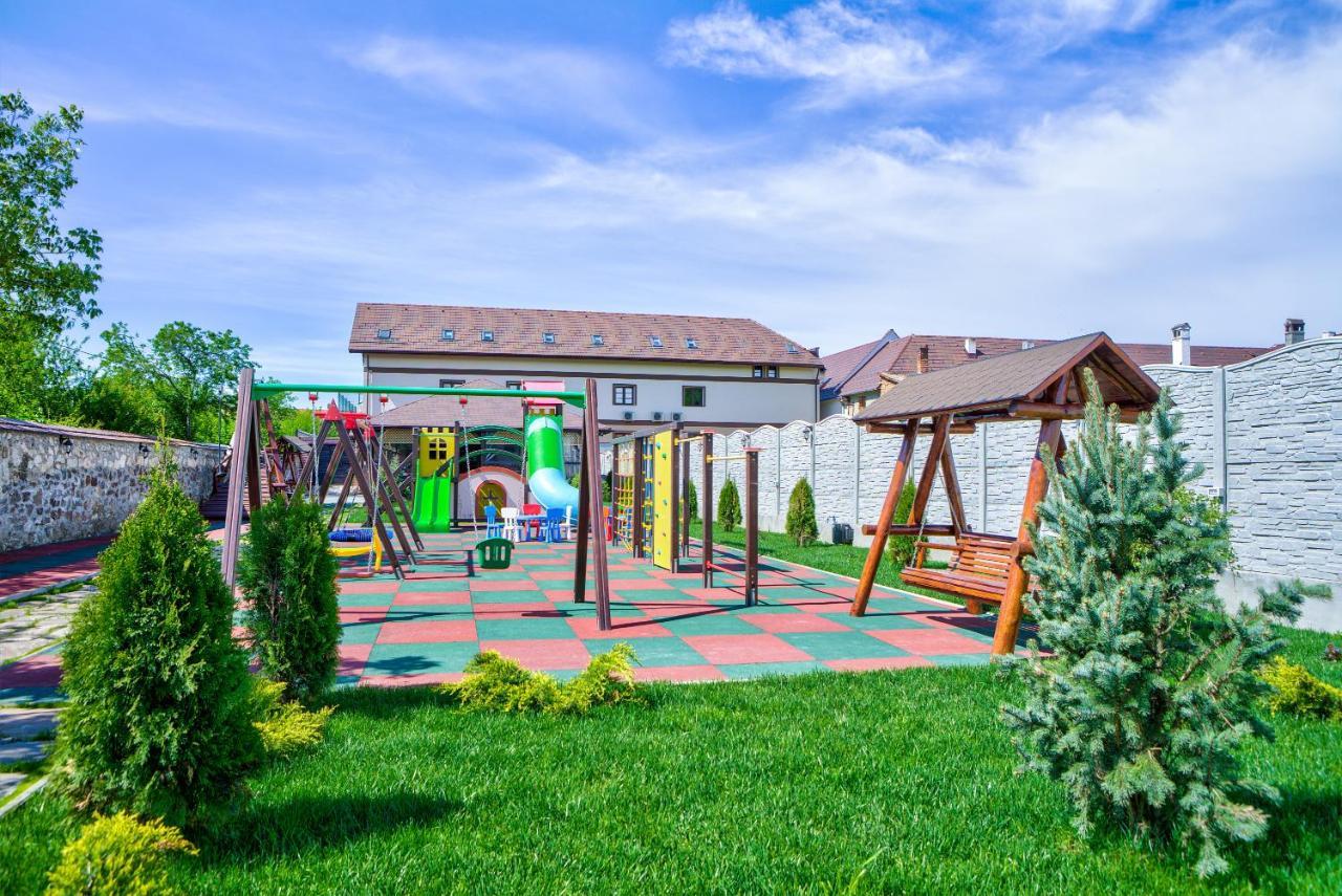 Conacul Ambient Hotel Cristian  Exterior foto