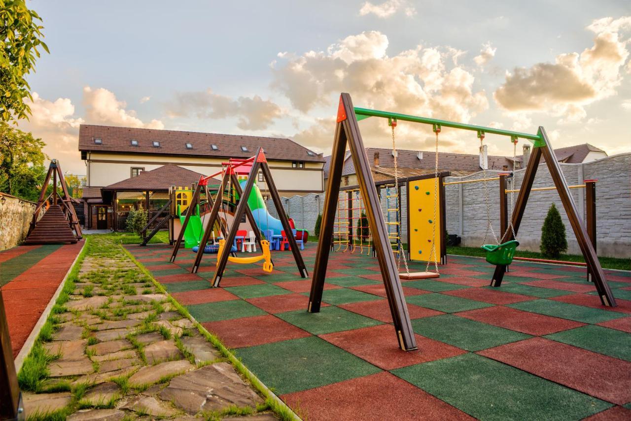Conacul Ambient Hotel Cristian  Exterior foto